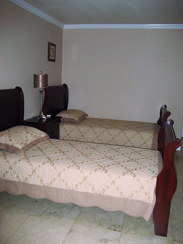 serenity-hills-manor-shared-room.jpg