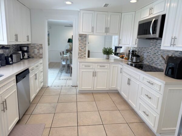 shining-bright-care-home-2-5-kitchen.jpeg
