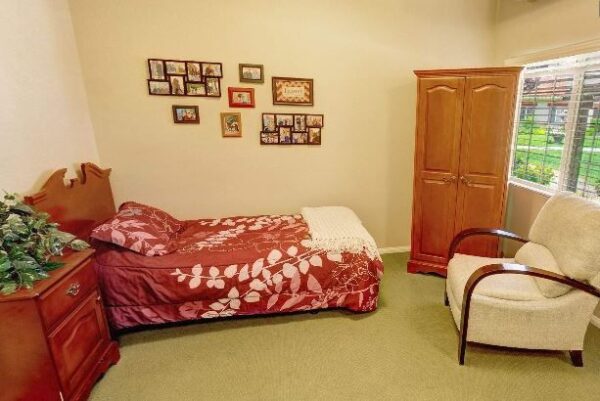 silverado-senior-living-san-juan-capistrano-4-apartment.jpg