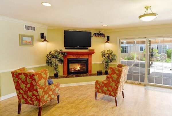 silverado-senior-living-tustin-hacienda-3-bistro.jpg