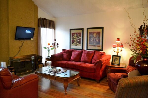 soleil-senior-living-living-room-2.jpg