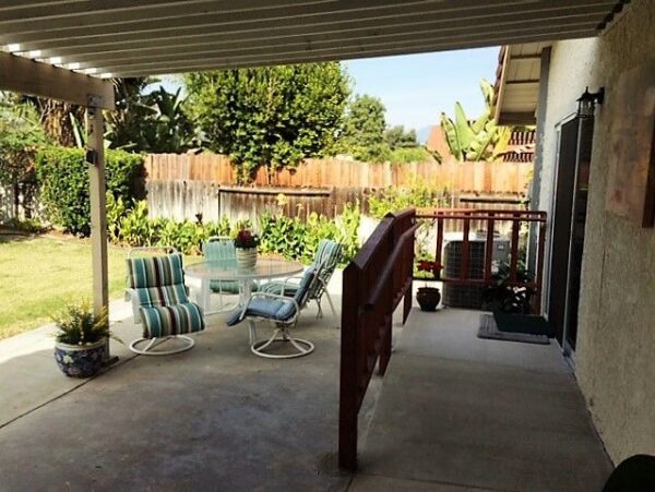 soleil-senior-living-patio.jpg