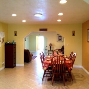 south-home-care-i-4-dining-room.jpg