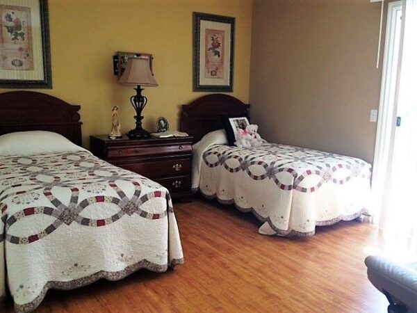 sunny-hills-homes-5-shared-room.jpg