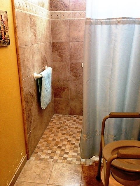 sunny-hills-homes-roll-in-shower.jpg