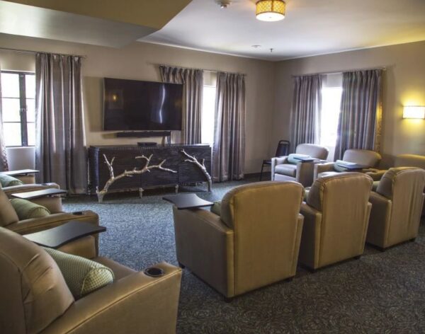 sunnycrest-senior-living-4-tv-room.jpg