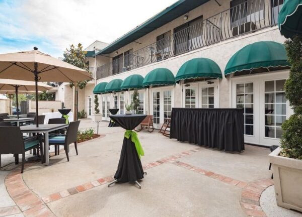 sunnycrest-senior-living-patio.jpg