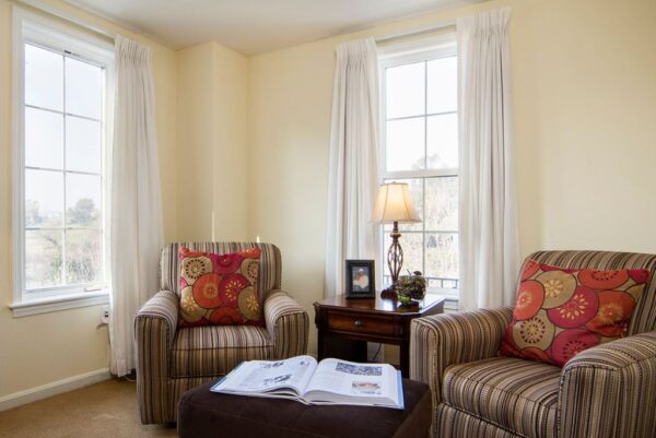 sunrise-of-mission-viejo-apartment-seating-area.jpg