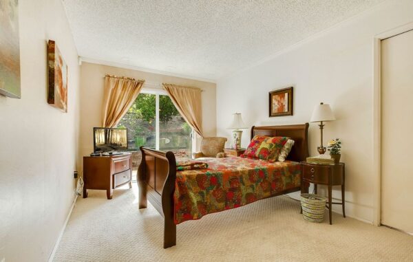 sunset-homes-6-private-room-3.jpg