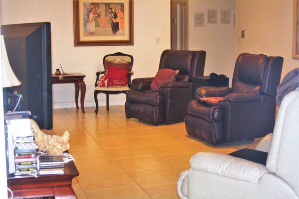 tessas-place-v-living-room.jpg