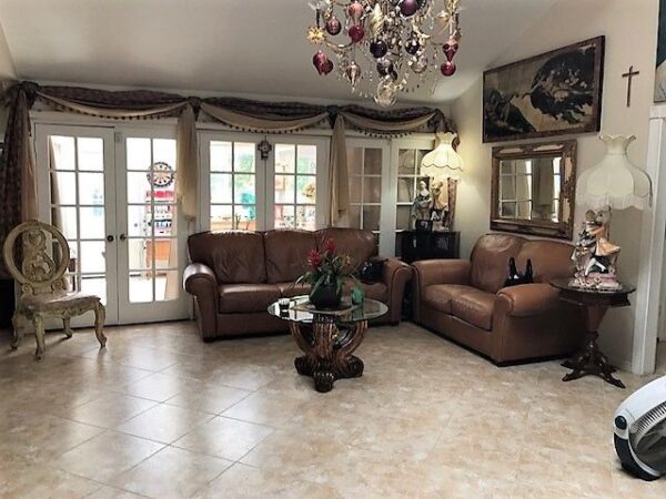 tessies-place-i-3-living-room-3.jpg