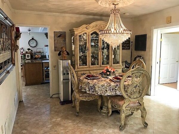 tessies-place-i-4-dining-room-3.jpg