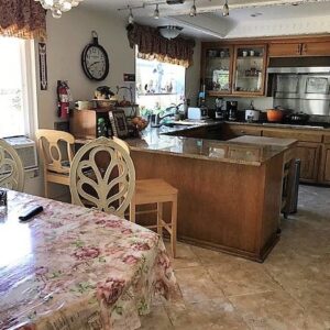 tessies-place-i-5-kitchen-2.jpg