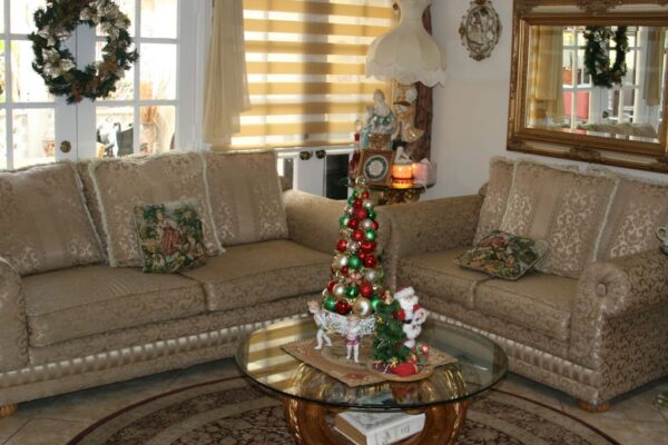 tessies-place-i-living-room.jpg