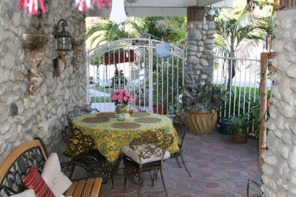 tessies-place-i-patio.jpg