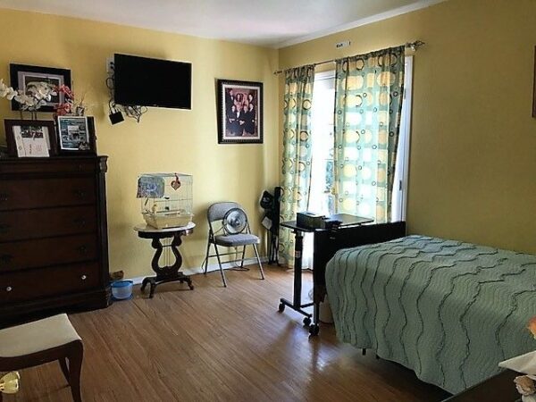 tessies-place-i-private-room-4.jpg