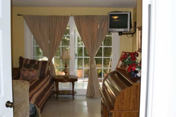 tessies-place-i-private-room.jpg