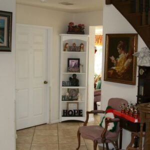 tessies-place-i-seating-area-2.jpg