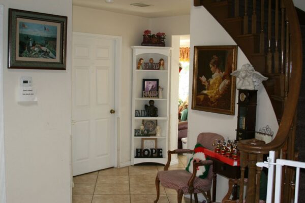 tessies-place-i-seating-area-2.jpg