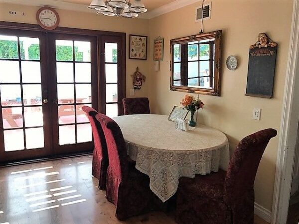 tessies-place-ii-dining-room.jpg