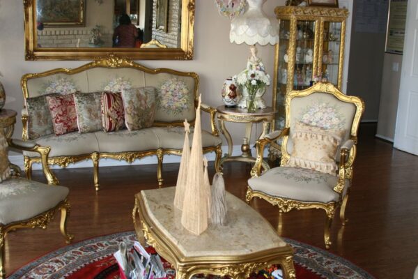 tessies-place-ii-living-room-2.jpg