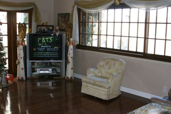 tessies-place-ii-living-room-3.jpg
