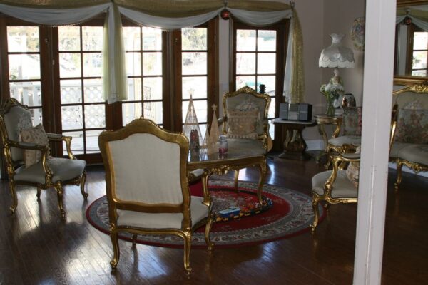 tessies-place-ii-living-room.jpg