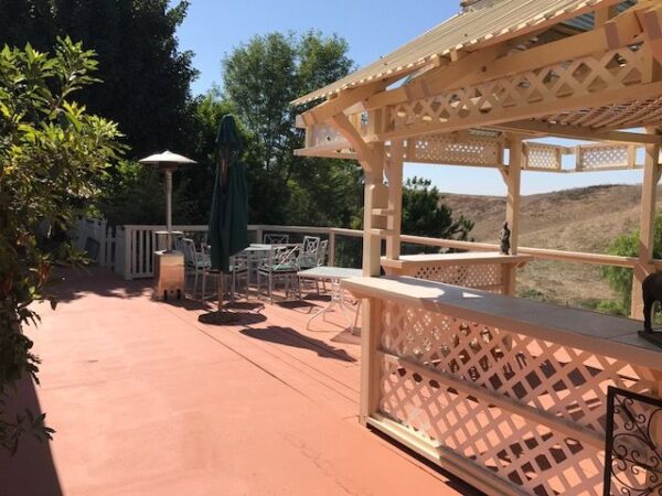 tessies-place-ii-patio-4.jpg