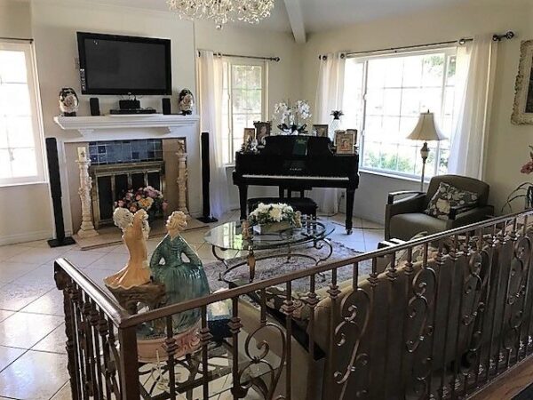 tessies-place-iii-3-living-room-3.jpg