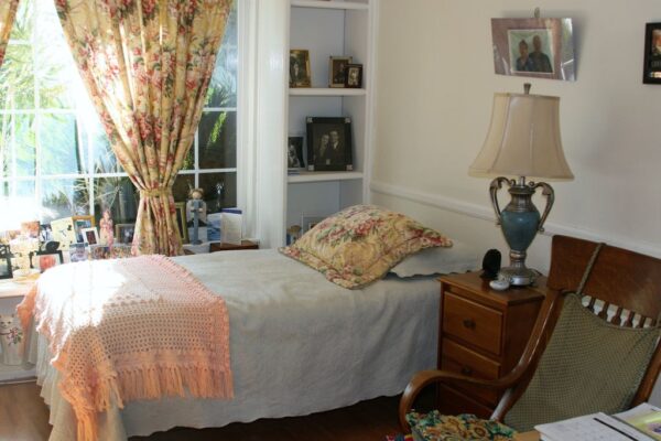 tessies-place-iii-4-private-room.jpg