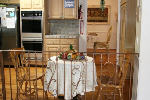 tessies-place-iii-breakfast-nook.jpg