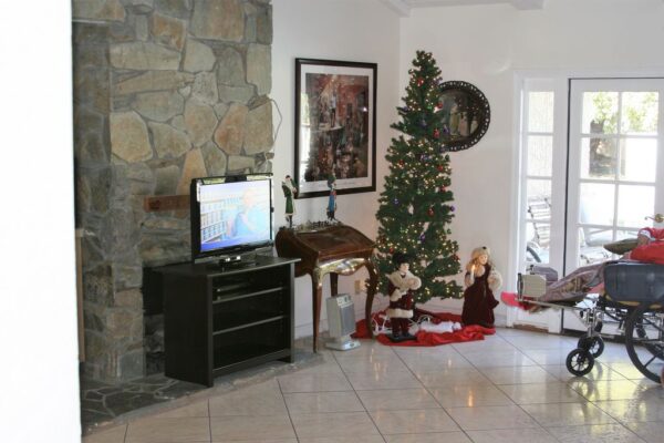 tessies-place-iii-living-room-2.jpg