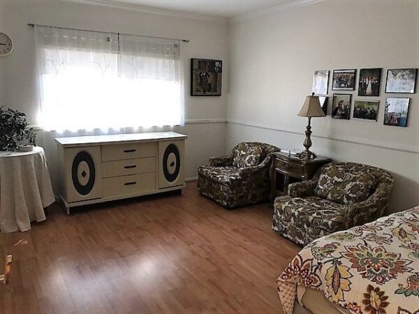 tessies-place-iii-private-room-2.jpg