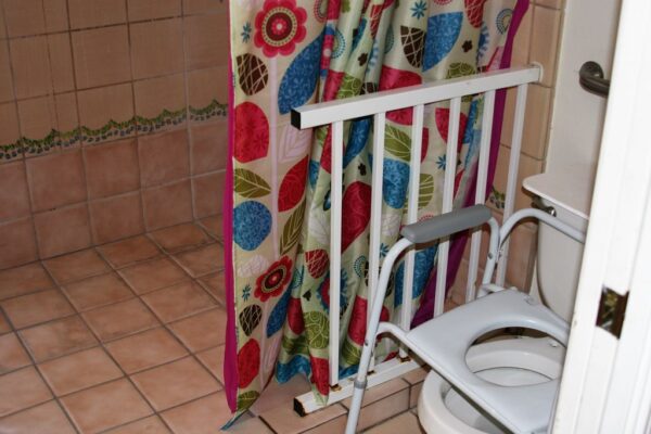 tessies-place-iii-restroom-2.jpg