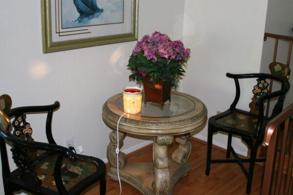 tessies-place-iii-seating-area.jpg
