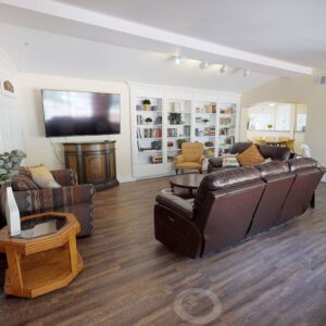 the-heights-inn-2-living-room.jpg