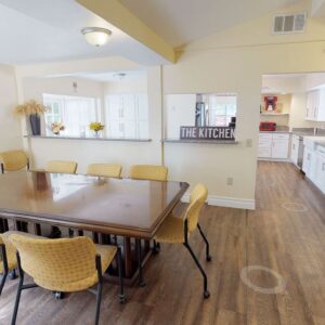 the-heights-inn-3-dining-room.jpg