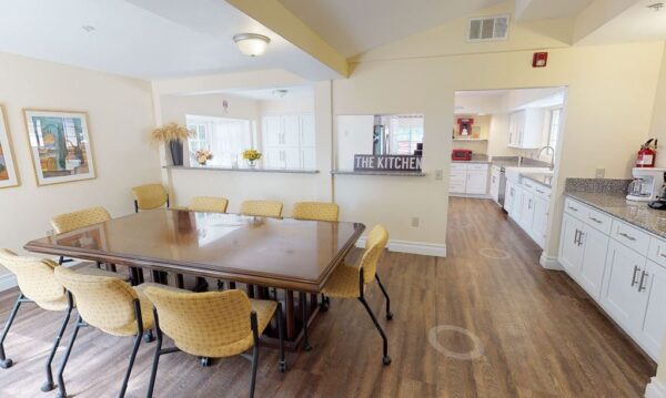 the-heights-inn-3-dining-room.jpg