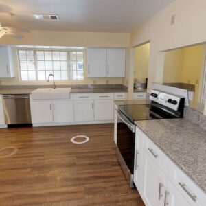 the-heights-inn-4-kitchen.jpg