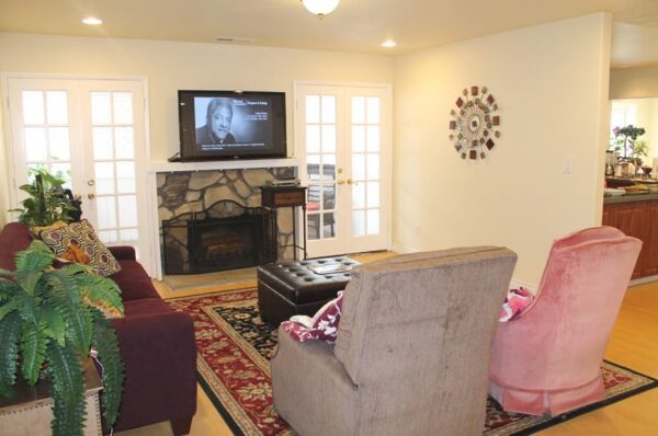 the-hills-of-shay-del-1-living-room.jpg