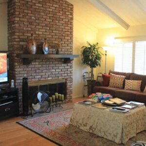 the-hills-of-shay-del-3-living-room-2.jpg