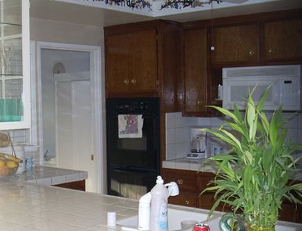 the-hills-of-valencia-5-kitchen.jpg