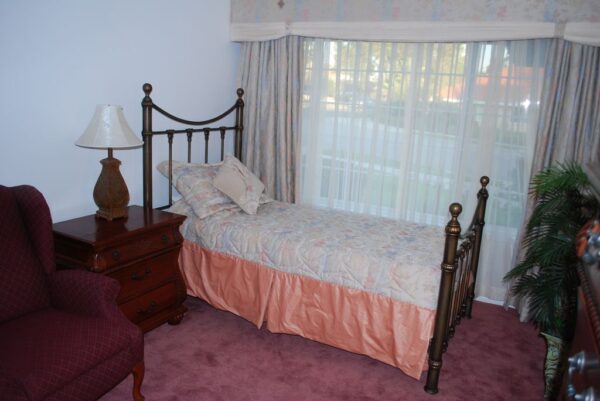 the-hills-of-valencia-6-private-room-2.jpg