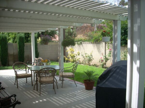 the-hills-of-valencia-patio.jpg