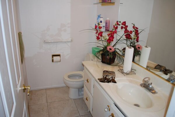 the-hills-of-valencia-restroom.jpg