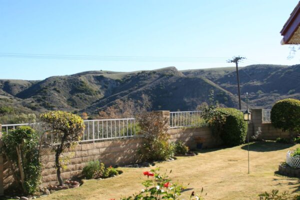 the-pleasantview-home-front-yard.jpg