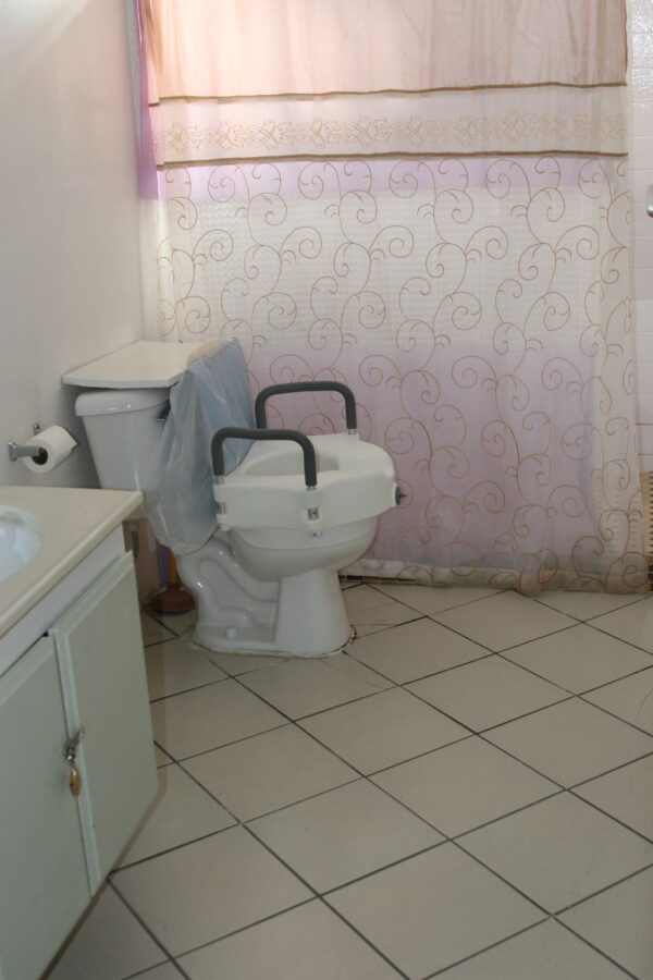 the-pleasantview-home-restroom-2.jpg
