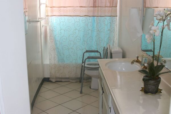 the-pleasantview-home-restroom.jpg