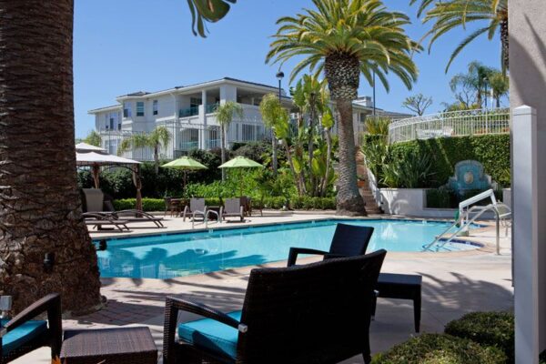 the-sea-bluffs-6-pool.jpg