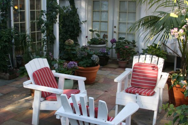 the-vine-house-residential-care-12-patio-3.jpg